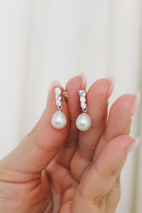 la perla drop earrings